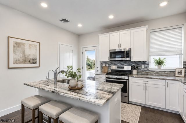 309 Saratoga Ct, Branchburg Twp., NJ 08876