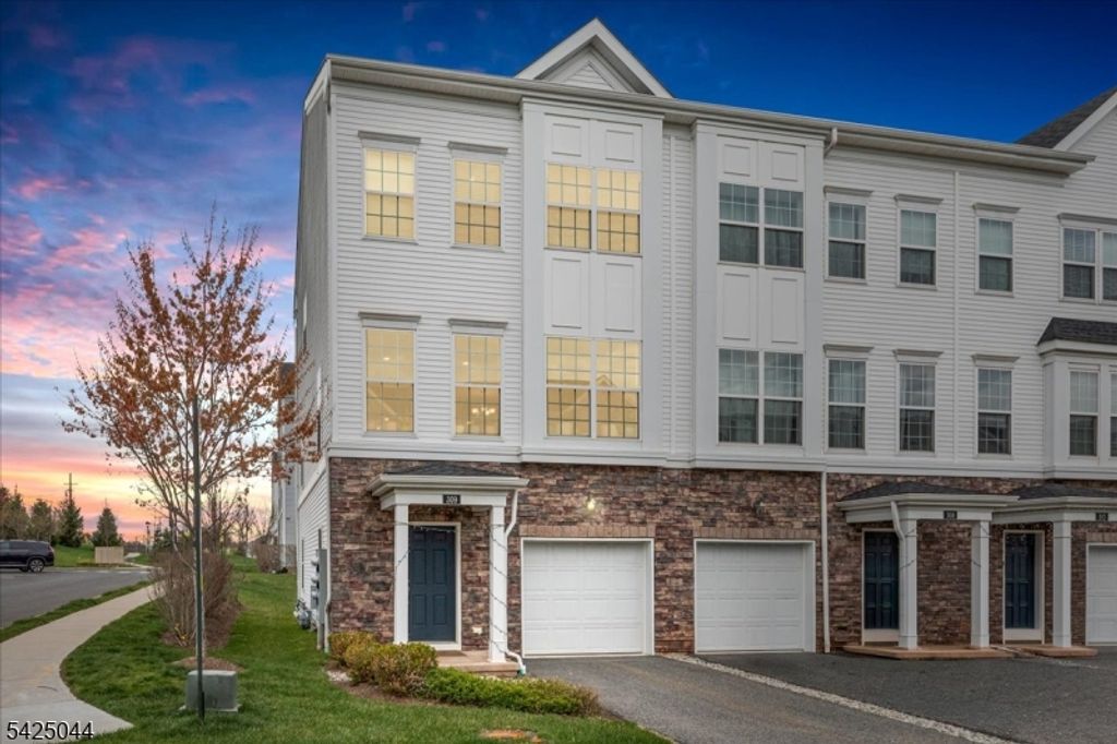 309 Saratoga Ct, Branchburg Twp., NJ 08876