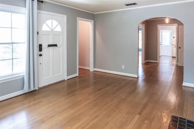 5946 Goodwin Avenue, Dallas, TX 75206