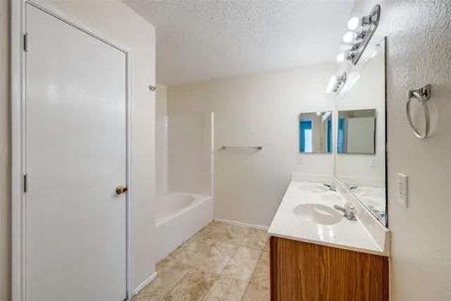 933 Medina Drive, Arlington, TX 76017