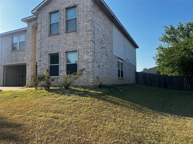 933 Medina Drive, Arlington, TX 76017
