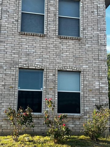 933 Medina Drive, Arlington, TX 76017