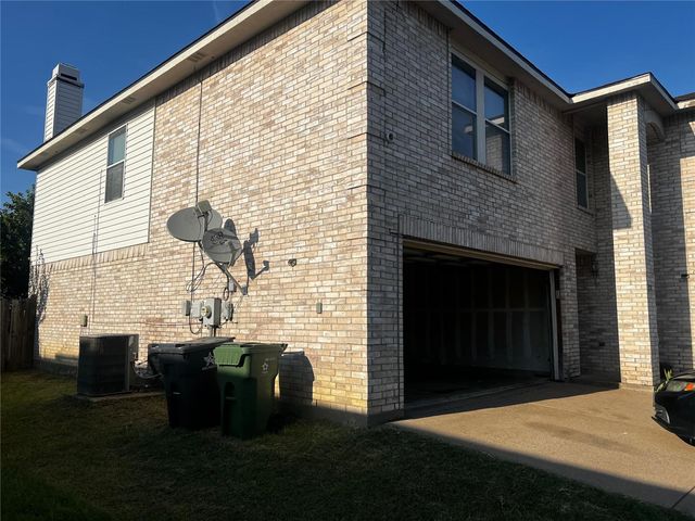 933 Medina Drive, Arlington, TX 76017