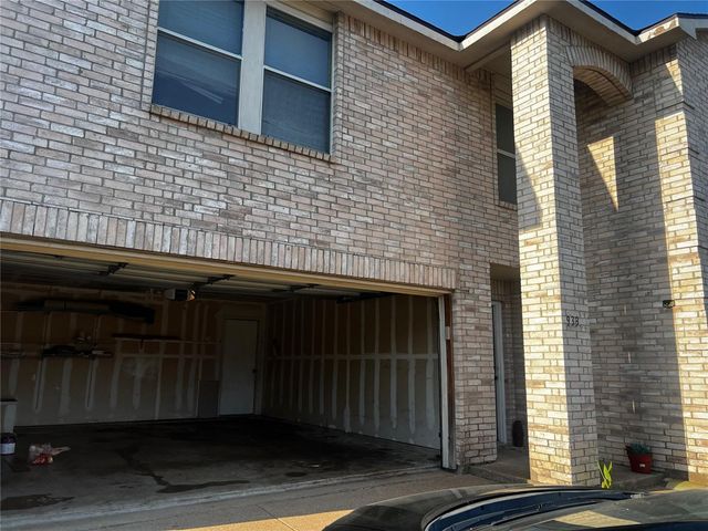 933 Medina Drive, Arlington, TX 76017