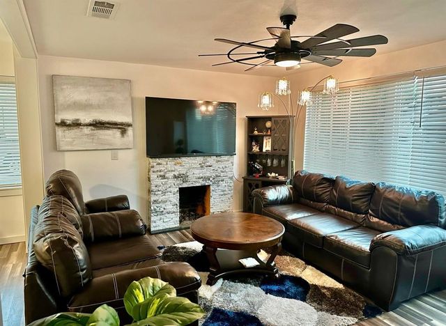 315 SW B Street, Ardmore, OK 73401