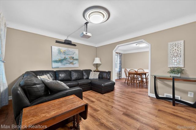 21516 McClung Avenue, Southfield, MI 48075