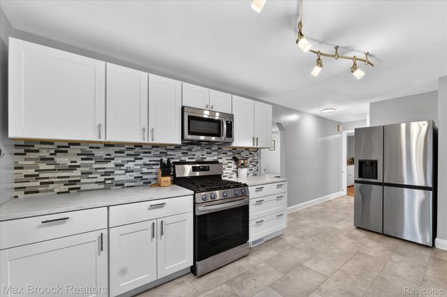 21516 McClung Avenue, Southfield, MI 48075