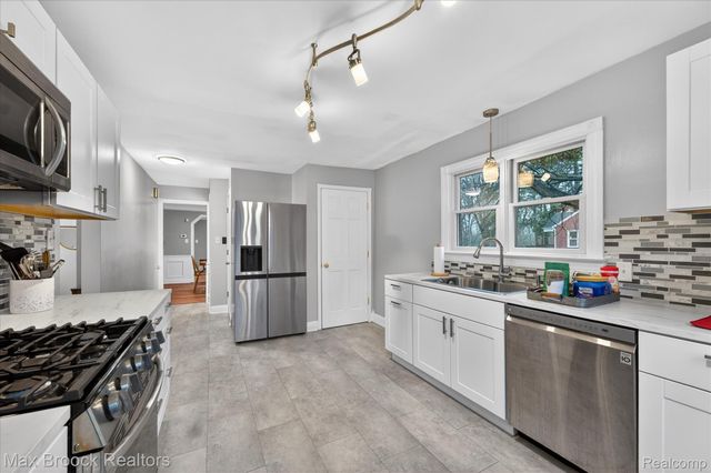 21516 McClung Avenue, Southfield, MI 48075