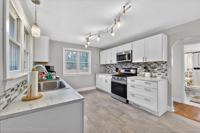 21516 McClung Avenue, Southfield, MI 48075