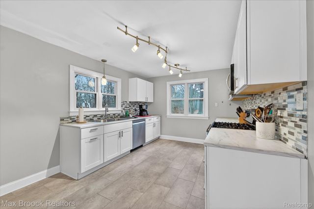 21516 McClung Avenue, Southfield, MI 48075