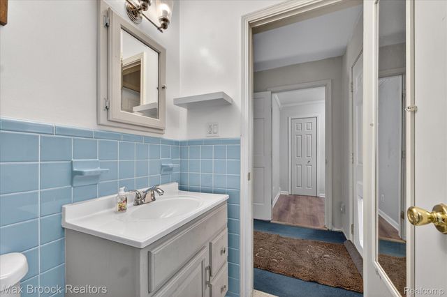 21516 McClung Avenue, Southfield, MI 48075