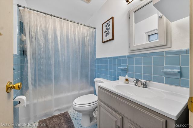 21516 McClung Avenue, Southfield, MI 48075