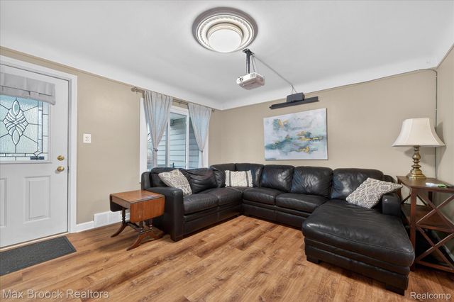 21516 McClung Avenue, Southfield, MI 48075