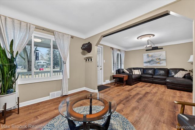 21516 McClung Avenue, Southfield, MI 48075