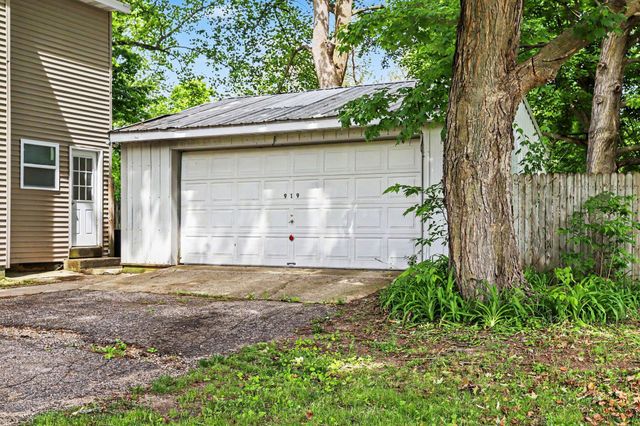 919 Charles Street, Plainwell, MI 49080