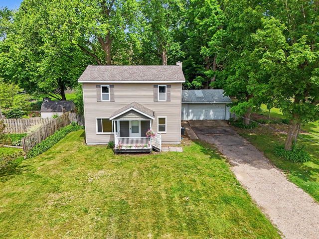 919 Charles Street, Plainwell, MI 49080
