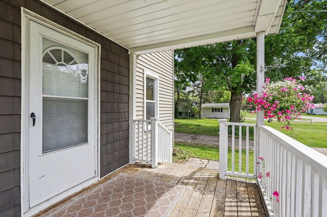 919 Charles Street, Plainwell, MI 49080