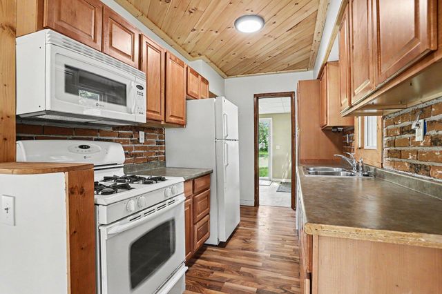 919 Charles Street, Plainwell, MI 49080