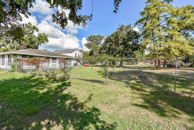 2413 E Crosstimbers Street, Houston, TX 77093