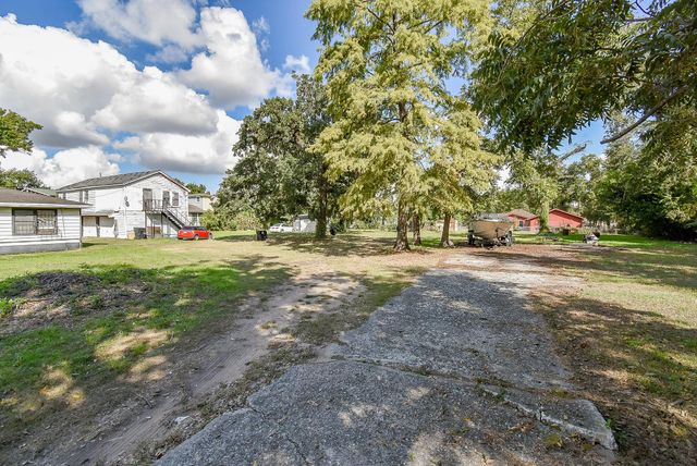 2413 E Crosstimbers Street, Houston, TX 77093