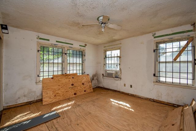 2413 E Crosstimbers Street, Houston, TX 77093