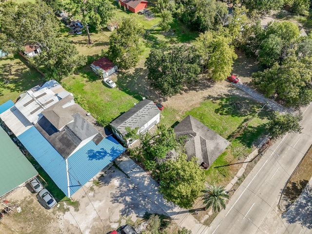 2413 E Crosstimbers Street, Houston, TX 77093