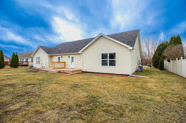 1709 Daisy Street SE, Demotte, IN 46310