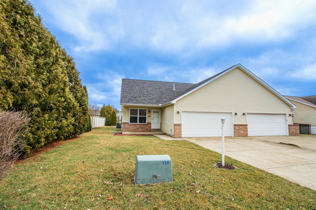 1709 Daisy Street SE, Demotte, IN 46310