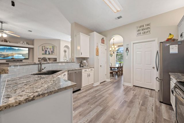 2010 Caroline Avenue, Baytown, TX 77523