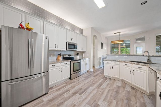 2010 Caroline Avenue, Baytown, TX 77523