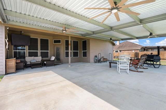 2010 Caroline Avenue, Baytown, TX 77523