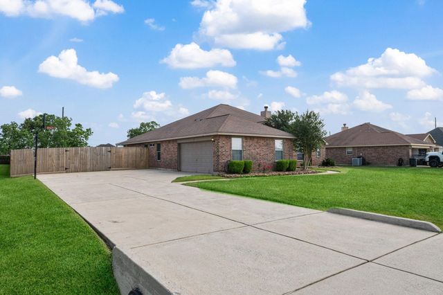 2010 Caroline Avenue, Baytown, TX 77523