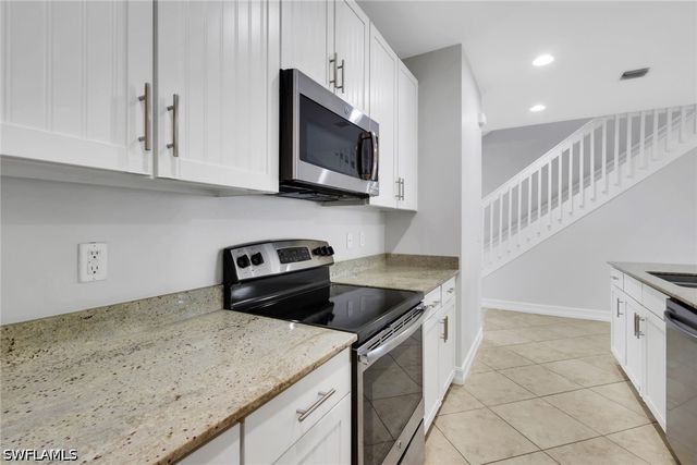7738 Bristol CIR, Naples, FL 34120