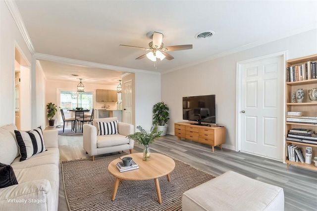 1309 W Lang Street, Alvin, TX 77511