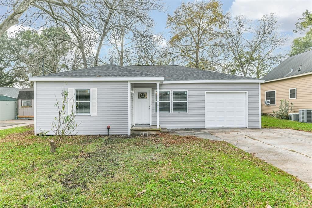 1309 W Lang Street, Alvin, TX 77511