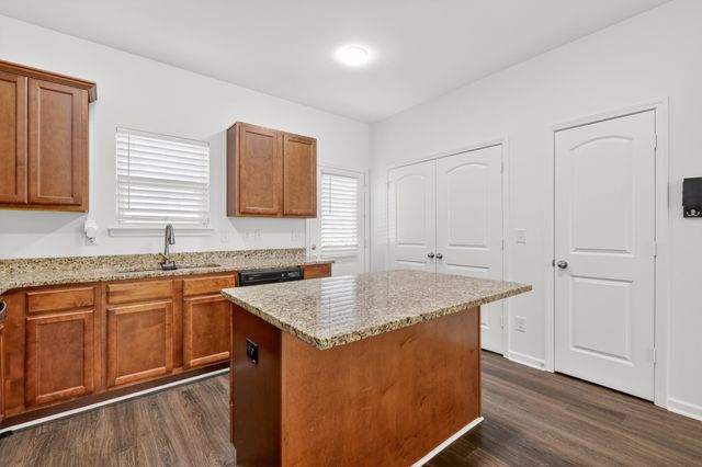 147 Ofner Dr, La Vergne, TN 37086