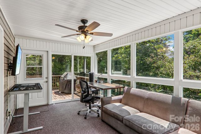 7 Maple Leaf Drive, Hendersonville, NC 28739