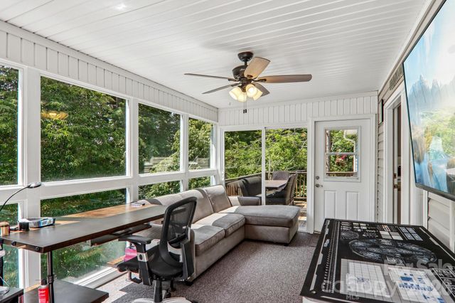 7 Maple Leaf Drive, Hendersonville, NC 28739