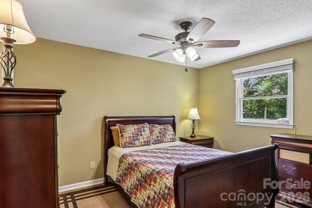 7 Maple Leaf Drive, Hendersonville, NC 28739