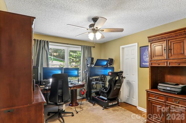 7 Maple Leaf Drive, Hendersonville, NC 28739