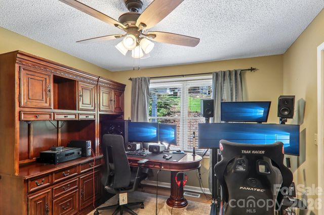 7 Maple Leaf Drive, Hendersonville, NC 28739