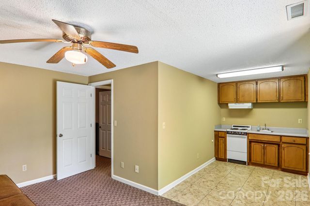 7 Maple Leaf Drive, Hendersonville, NC 28739