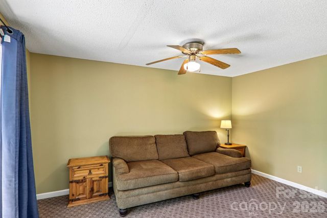 7 Maple Leaf Drive, Hendersonville, NC 28739
