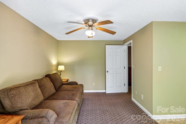 7 Maple Leaf Drive, Hendersonville, NC 28739