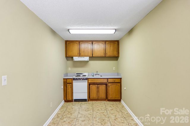 7 Maple Leaf Drive, Hendersonville, NC 28739