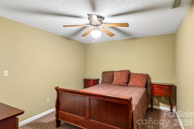 7 Maple Leaf Drive, Hendersonville, NC 28739
