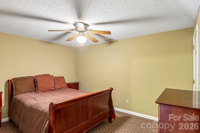 7 Maple Leaf Drive, Hendersonville, NC 28739