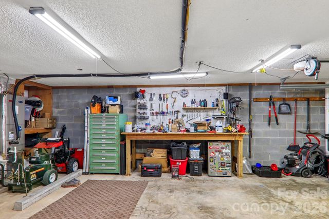 7 Maple Leaf Drive, Hendersonville, NC 28739