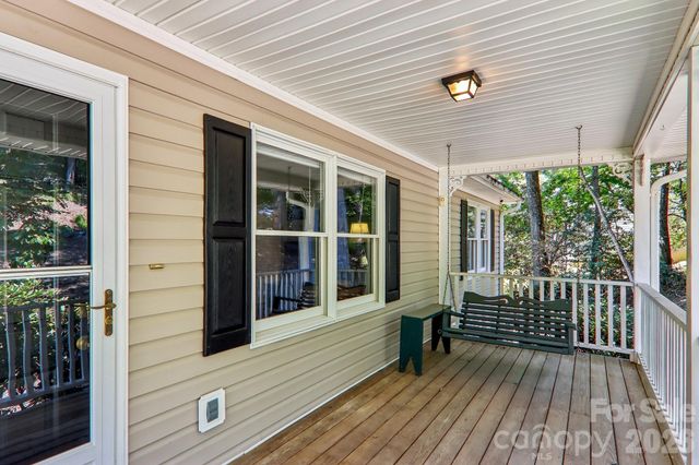 7 Maple Leaf Drive, Hendersonville, NC 28739