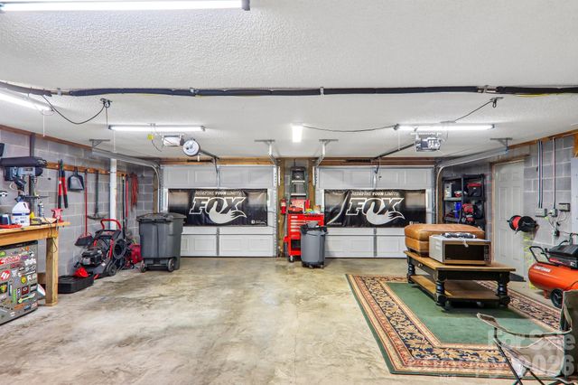 7 Maple Leaf Drive, Hendersonville, NC 28739
